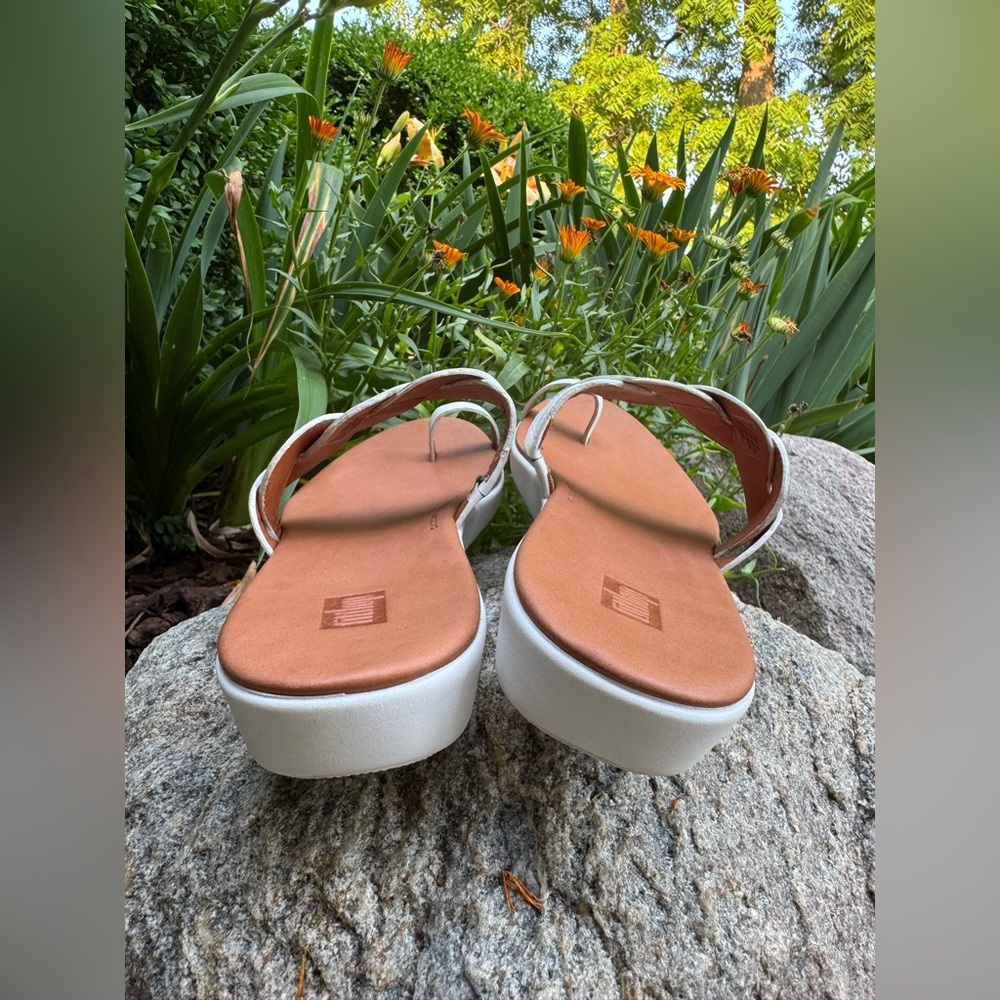 Fitflop White and Silver Minimalist Orthopedic Sandals - Picture 6 of 8